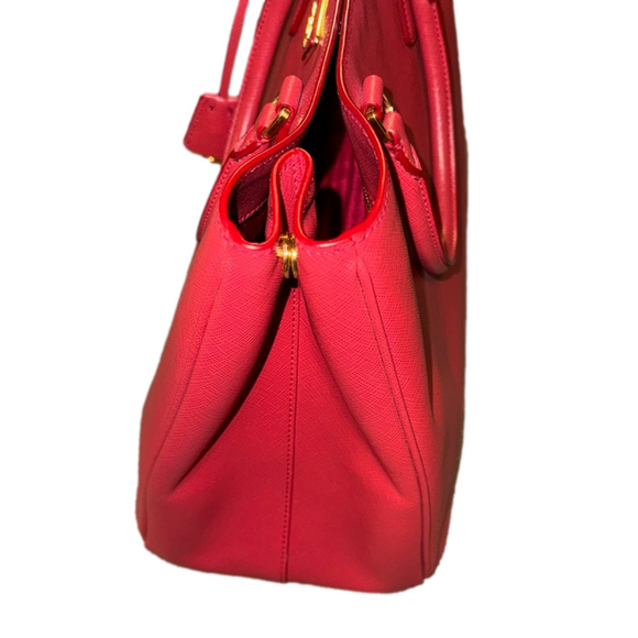 PRADA SAFFIANO LUX TOTE Handbag - Picture 13 of 15